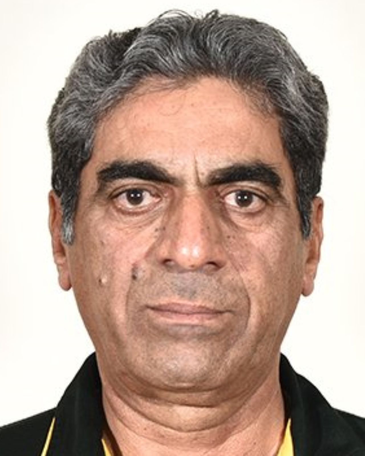 Aftab Gillani umpire portrit