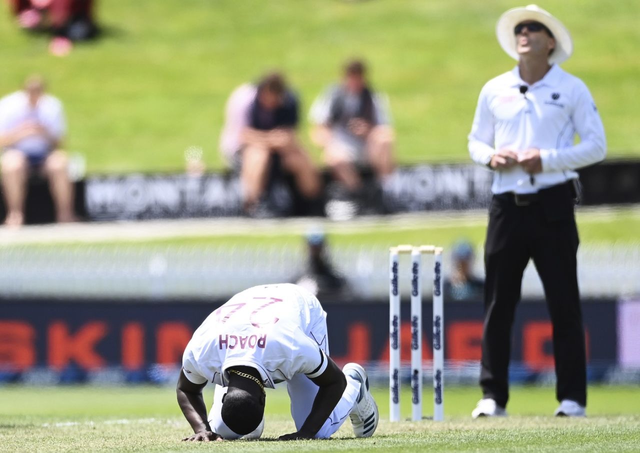 Kemar Roach reacts after an unsuccessful appeal, New Zealand vs West Indies, 1st Test, Hamilton, 2nd day, December 4, 2020