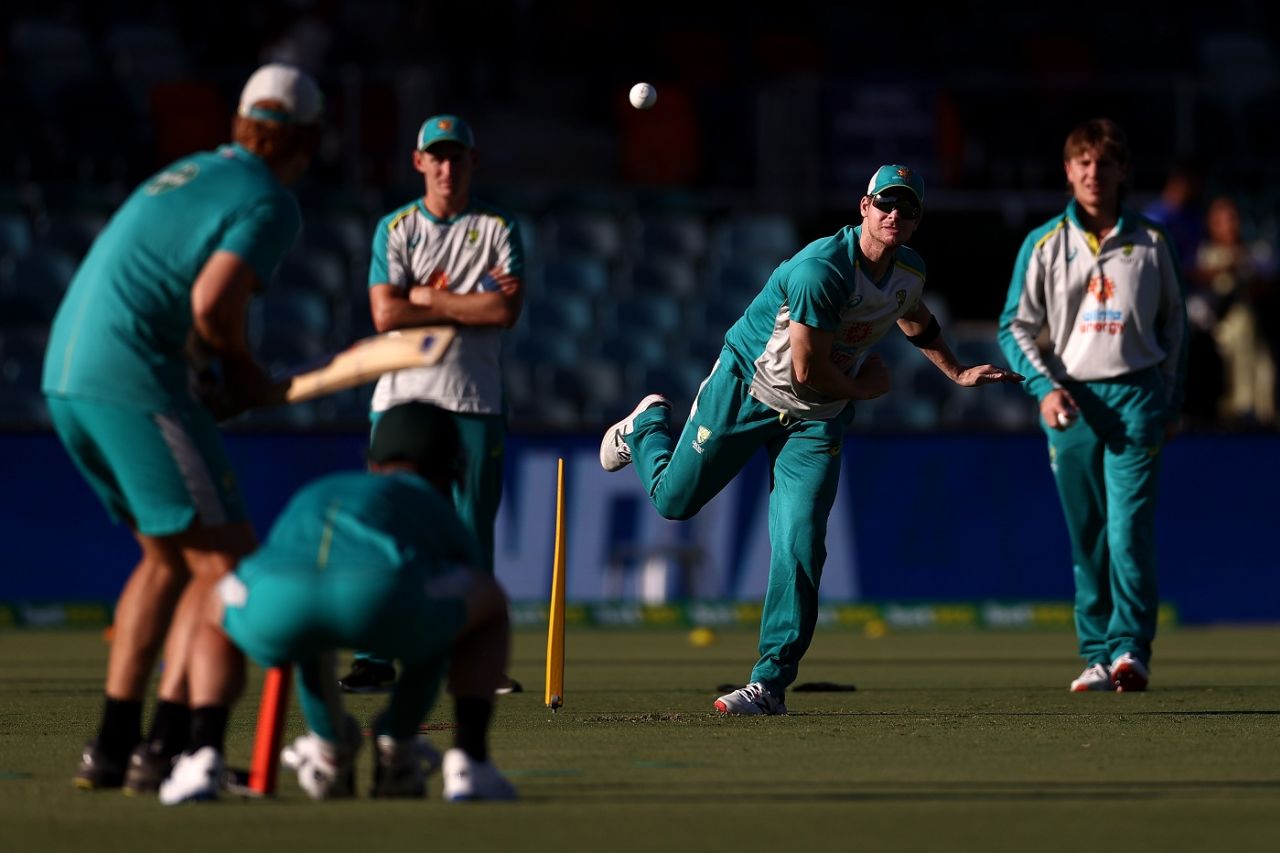 Steven Smith has a bowl prior to the start of the match, Australia vs India, 1st T20I, Canberra, December 4, 2020