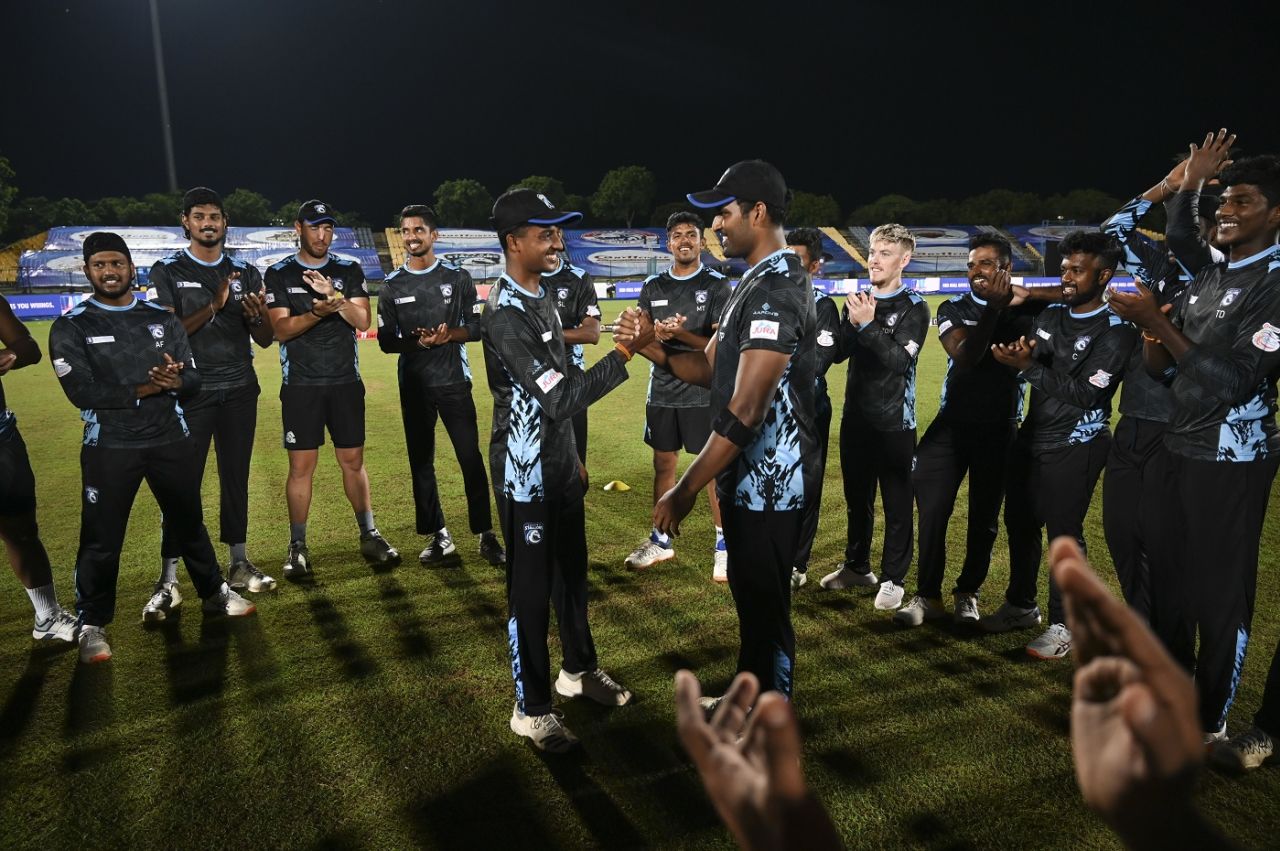 Vijayakanth Viyaskanth receives his maiden T20 cap from Thisara Perera, Colombo Kings vs Jaffna Stallions, Hambantota, LPL 2020, December 4, 2020