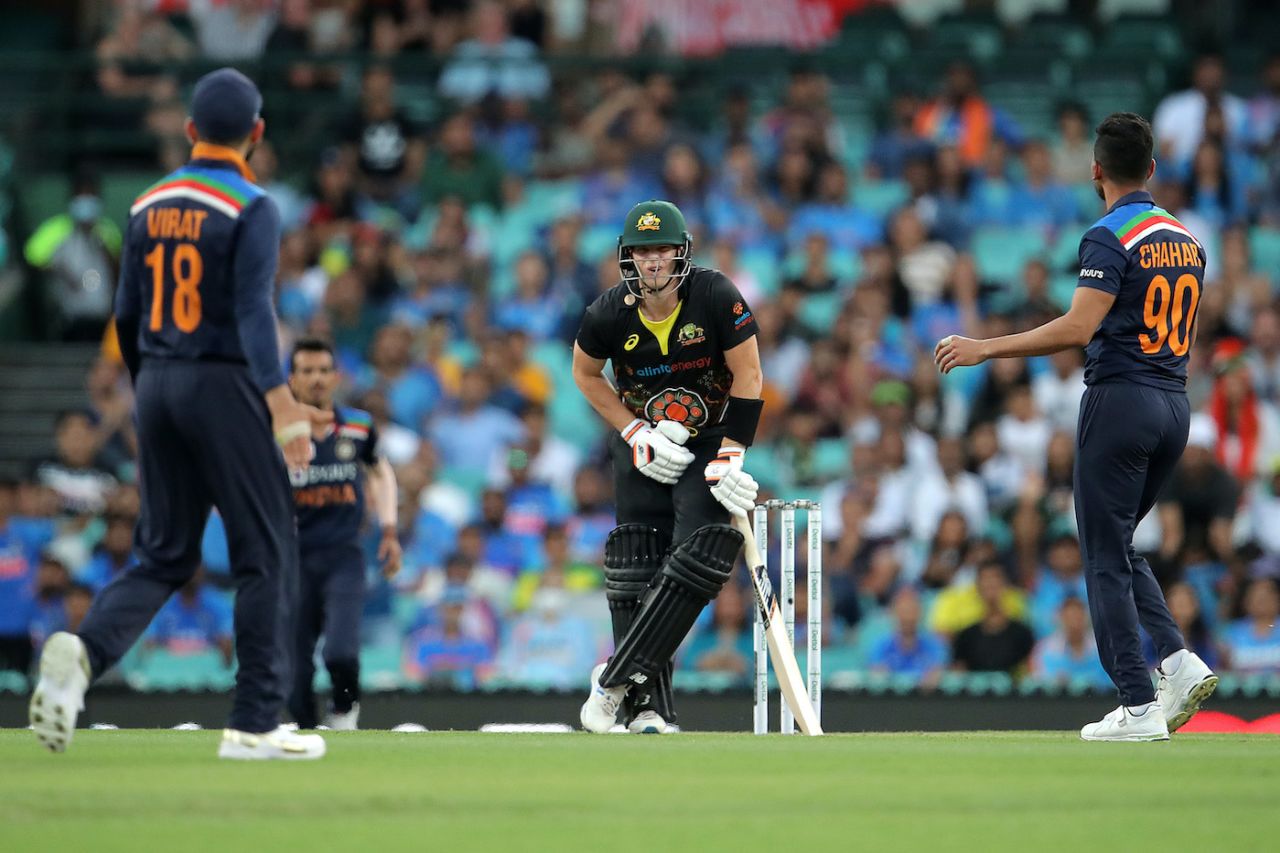 Steve Smith reacts after being hit, Australia vs India, 2nd T20I, Sydney, December 6, 2020