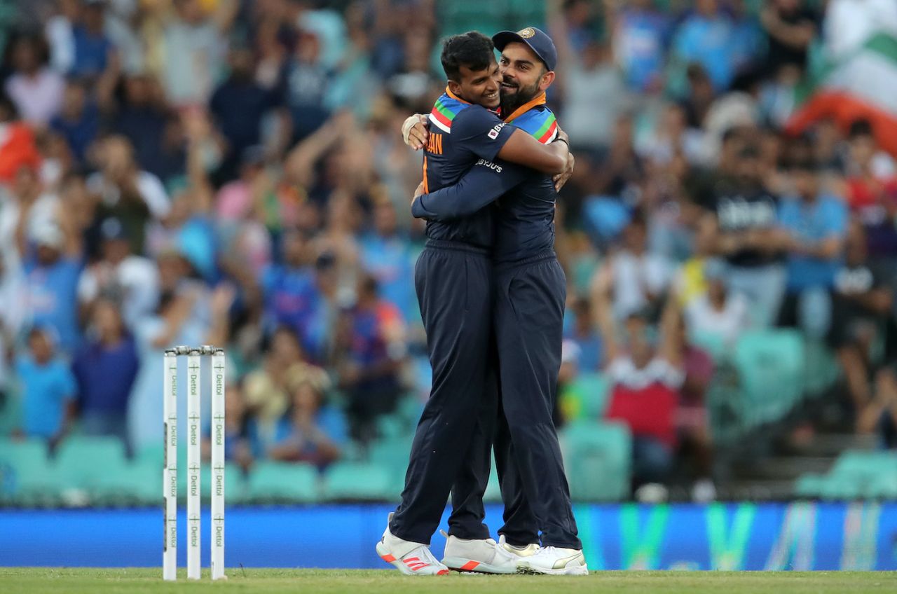 T Natarajan celebrates a wicket with his captain Virat Kohli, Australia vs India, 2nd T20I, Sydney, December 6, 2020