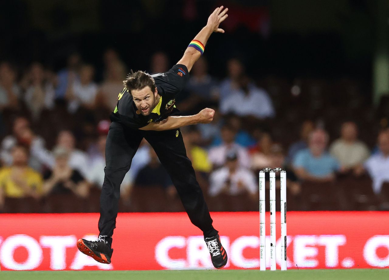 Andrew Tye bowling in his first T20I in two years, Australia vs India, 2nd T20I, Sydney, December 6, 2020