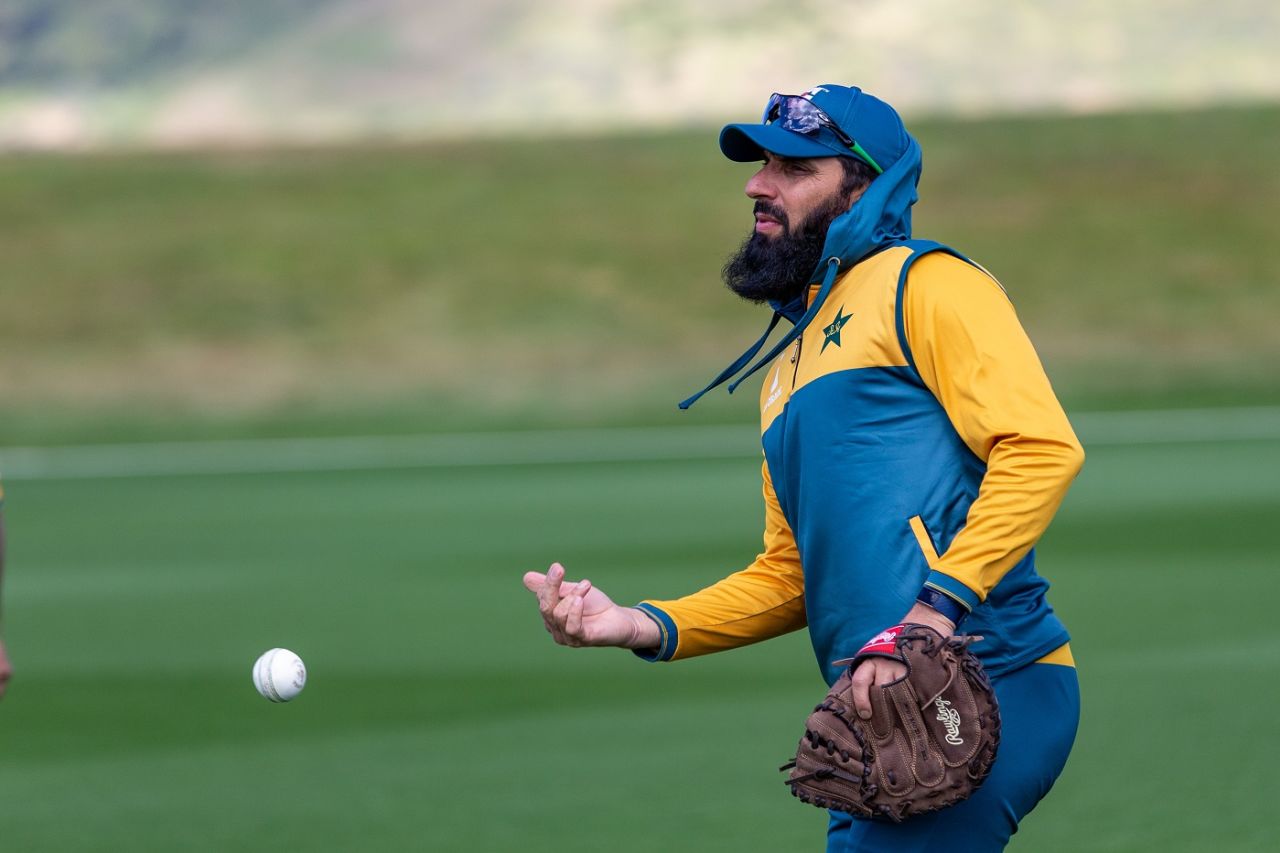 Misbah-ul-Haq participates in a fielding drill, Queenstown, December 9, 2020