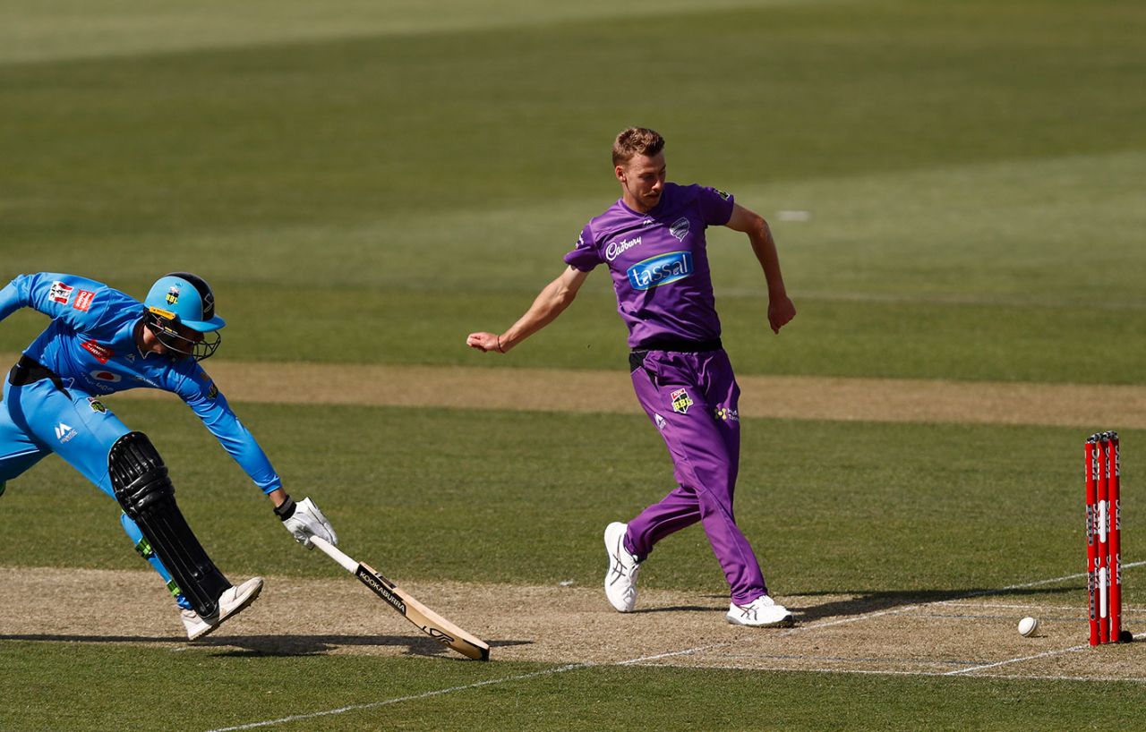 Riley Meredith shows some good footwork to run out Ryan Gibson, Hobart Hurricanes vs Adelaide Strikers, BBL, Hobart, December 13, 2020