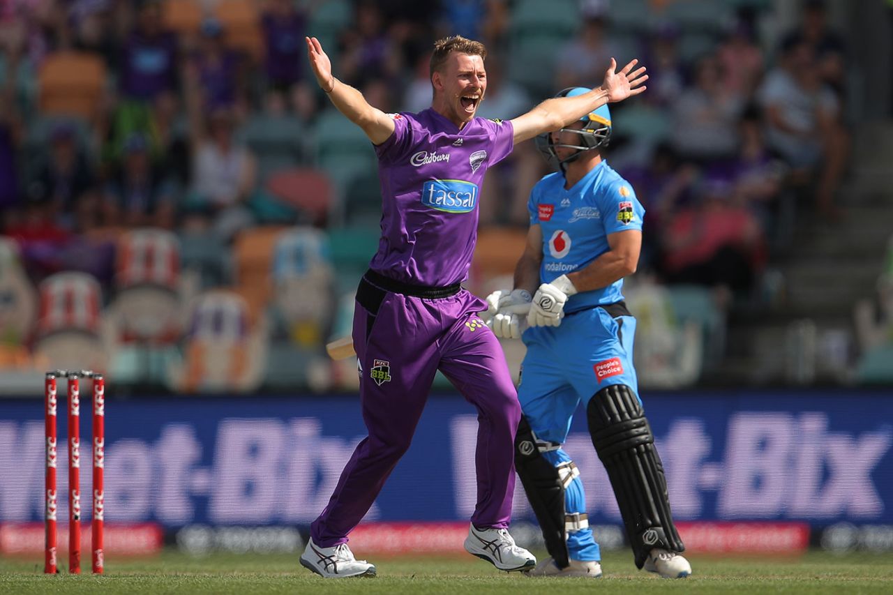 Riley Meredith put on another show of pace, Hobart Hurricanes vs Adelaide Strikers, BBL, Hobart, December 13, 2020