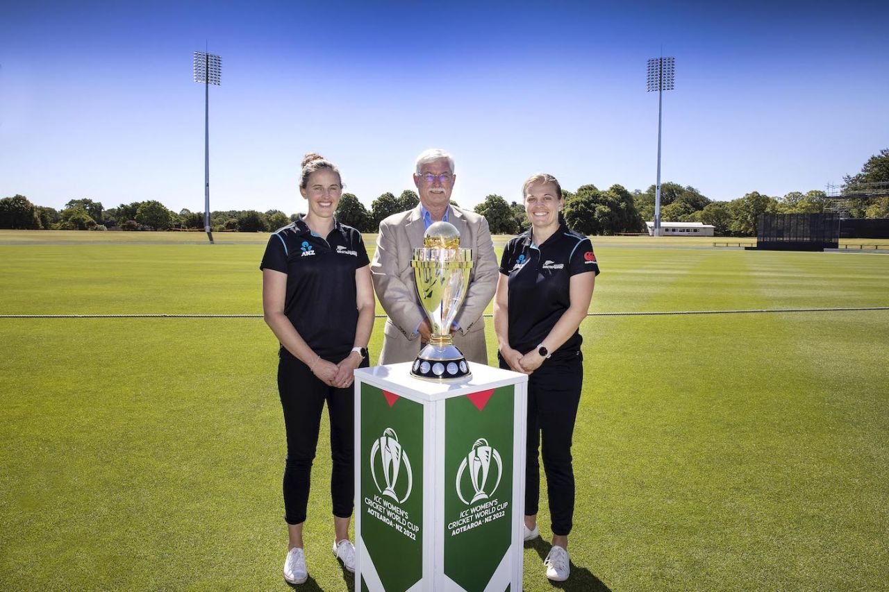 Amy Satterthwaite, Richard Hadlee and Lea Tahuhu at the announcement of the 2022 Women's ODI World Cup fixtures, Christchurch, December 15, 2020