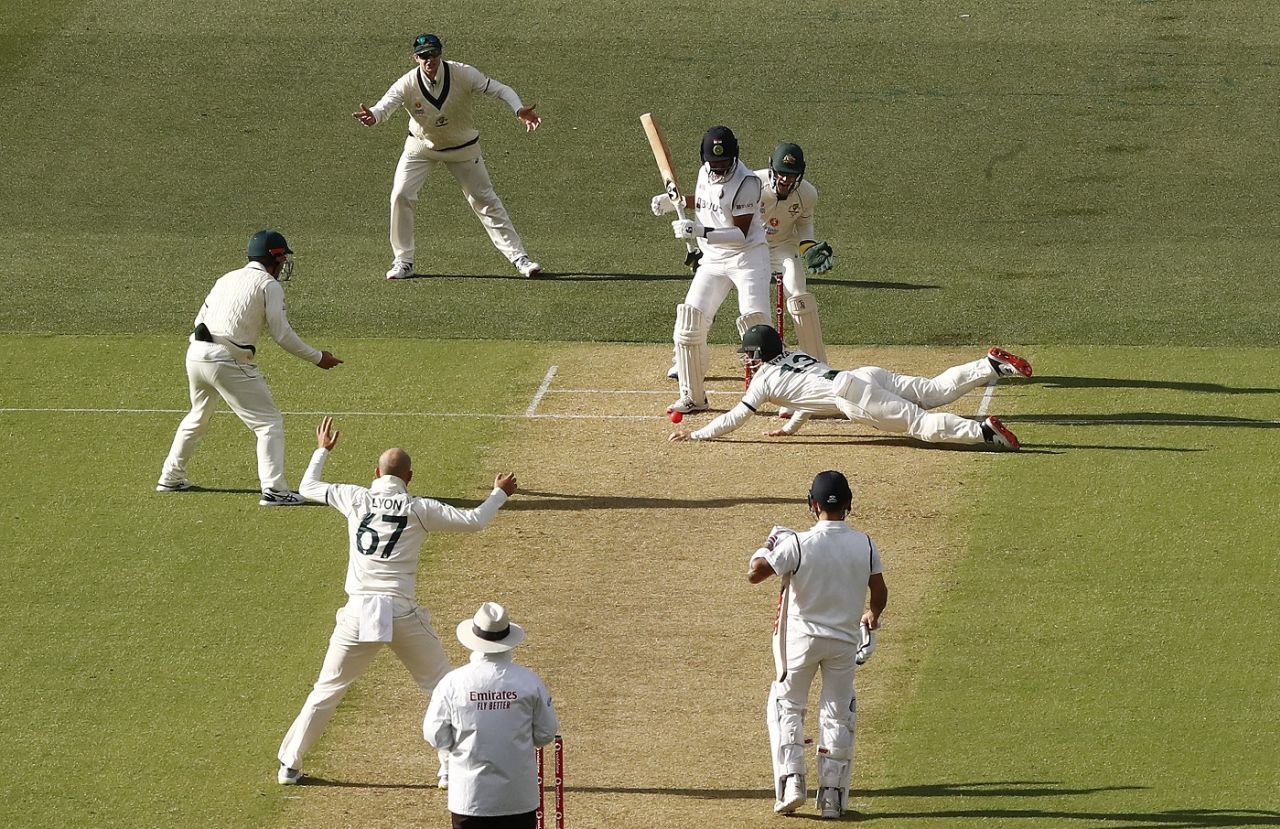 Matthew Wade puts in a desperate dive but cannot reach to the ball, Australia vs India, 1st Test, Adelaide, 1st day, December 17, 2020