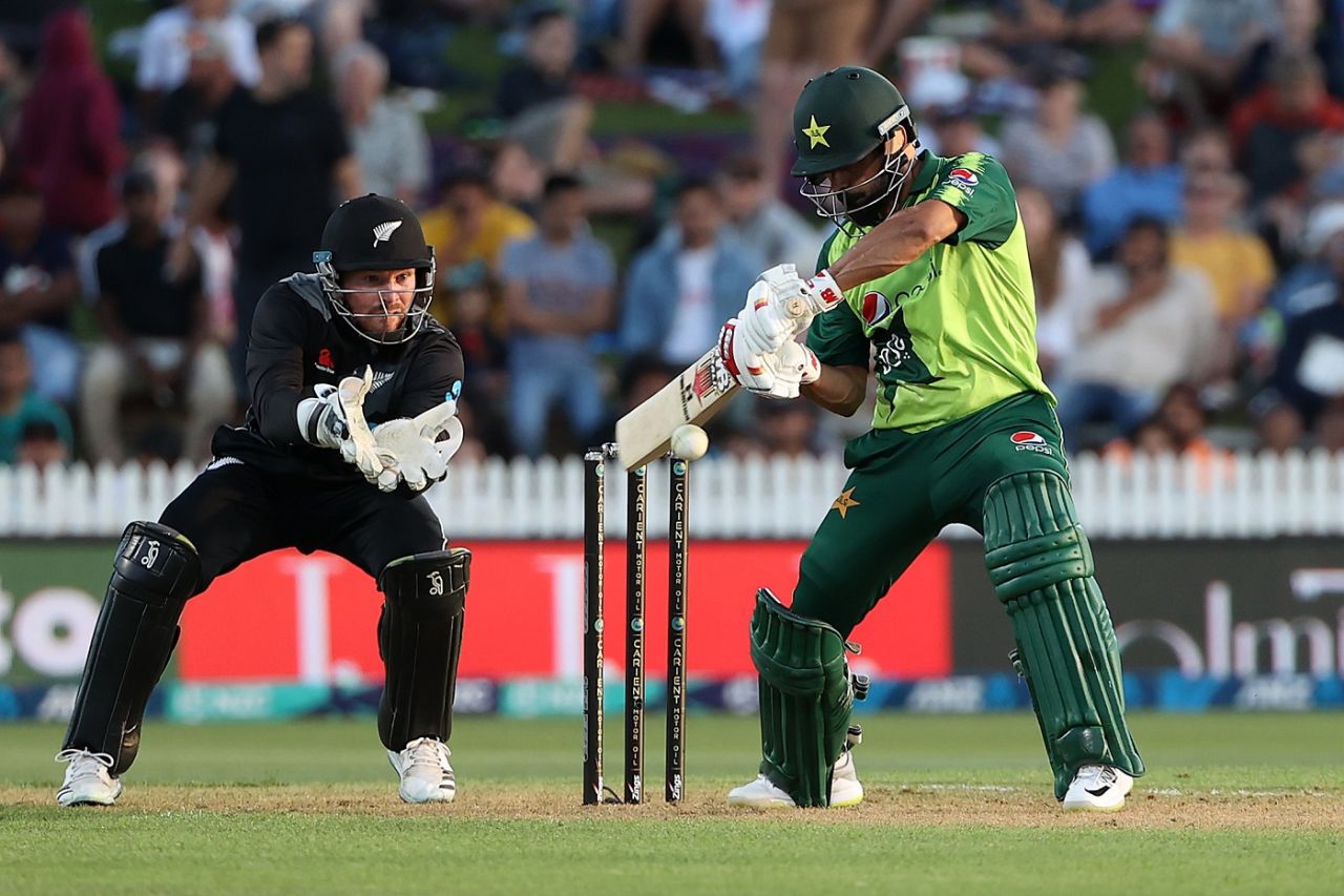 Mohammad Hafeez plays a cut, New Zealand vs Pakistan, 2nd T20I, Hamilton, December 20, 2020