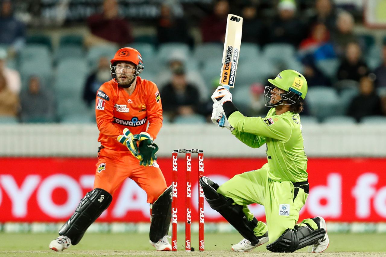 Ollie Davies brings out the switch hit for six  Sydney Thunder vs Perth Scorchers, BBL, Canberra, December 22, 2020