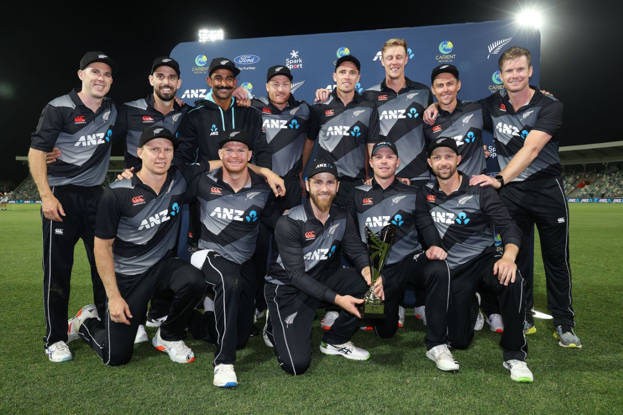 New Zealand with the T20I trophy, having won the series 2-1, New Zealand vs Pakistan, 3rd T20I, Napier, December 22, 2020