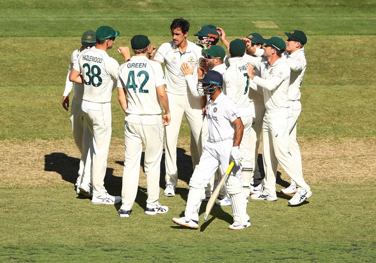 Mitchell Starc roars in delight as he gets Mayank Agarwal, Australia v India, 2nd Test, Melbourne, Day 1, December 26, 2020