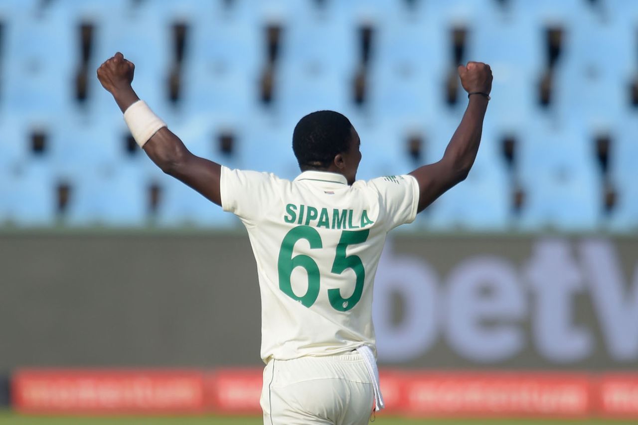 Lutho Sipamla took his maiden Test wicket on debut, South Africa v Sri Lanka, 1st Test, Centurion, December 26, 2020