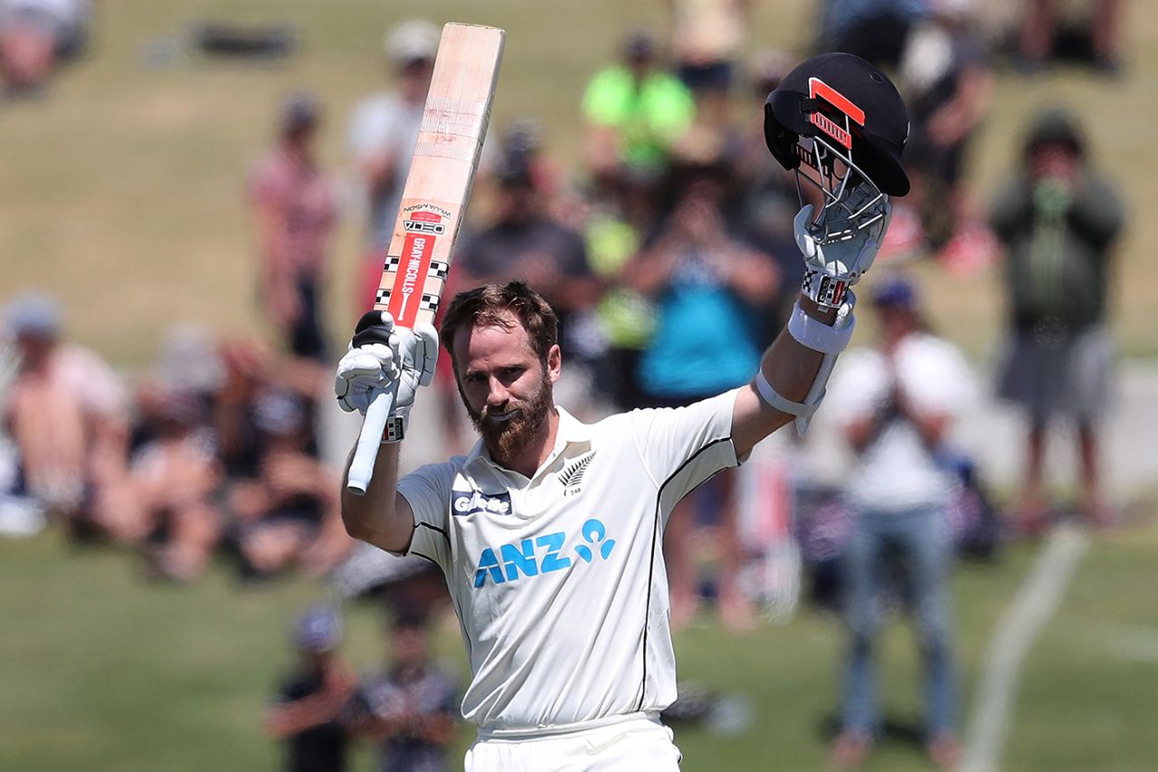 Kane Williamson acknowledges his home crowd after bringing up his 23rd Test hundred, New Zealand vs Pakistan, 1st Test, Mount Maunganui, 2nd day, December 27, 2020