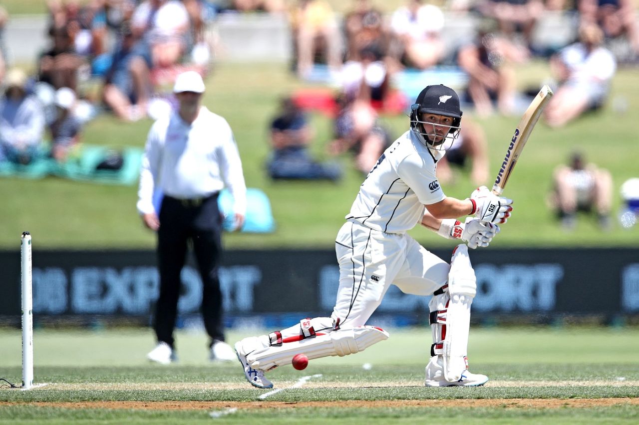 BJ Watling drives one towards point, New Zealand vs Pakistan, 1st Test, Mount Maunganui, 2nd day, December 27, 2020