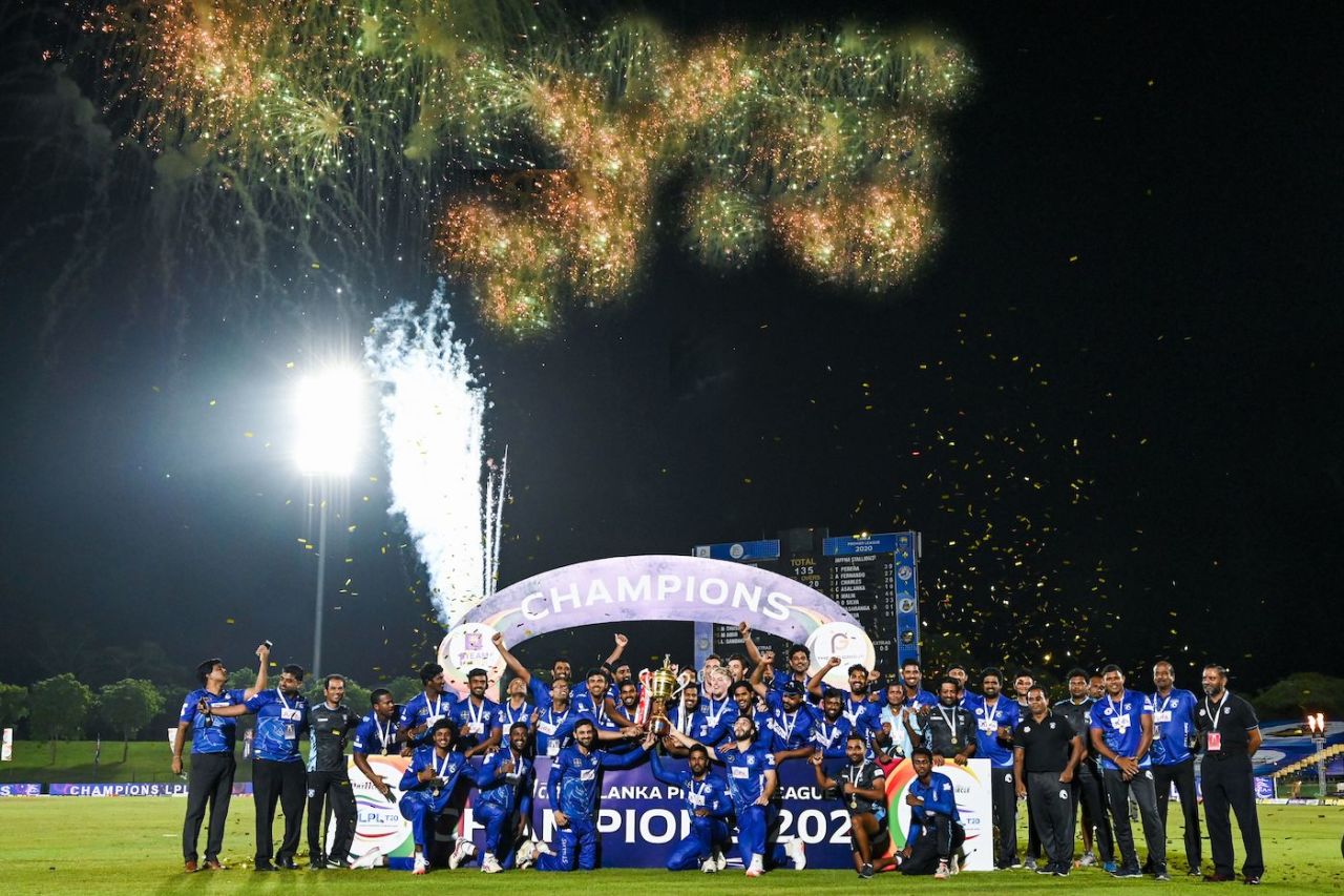 The victorious Jaffna Stallions players with the trophy, Jaffna Stallions vs Galle Gladiators, LPL 2020 final, Hambantota, December 16, 2020