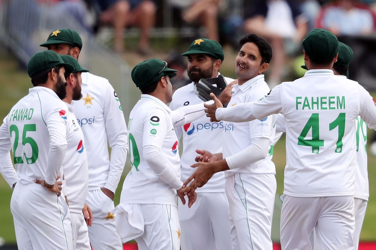 Mohammad Abbas is congratulated for a wicket, New Zealand vs Pakistan, 1st Test, Mount Maunganui, 2nd day, December 27, 2020