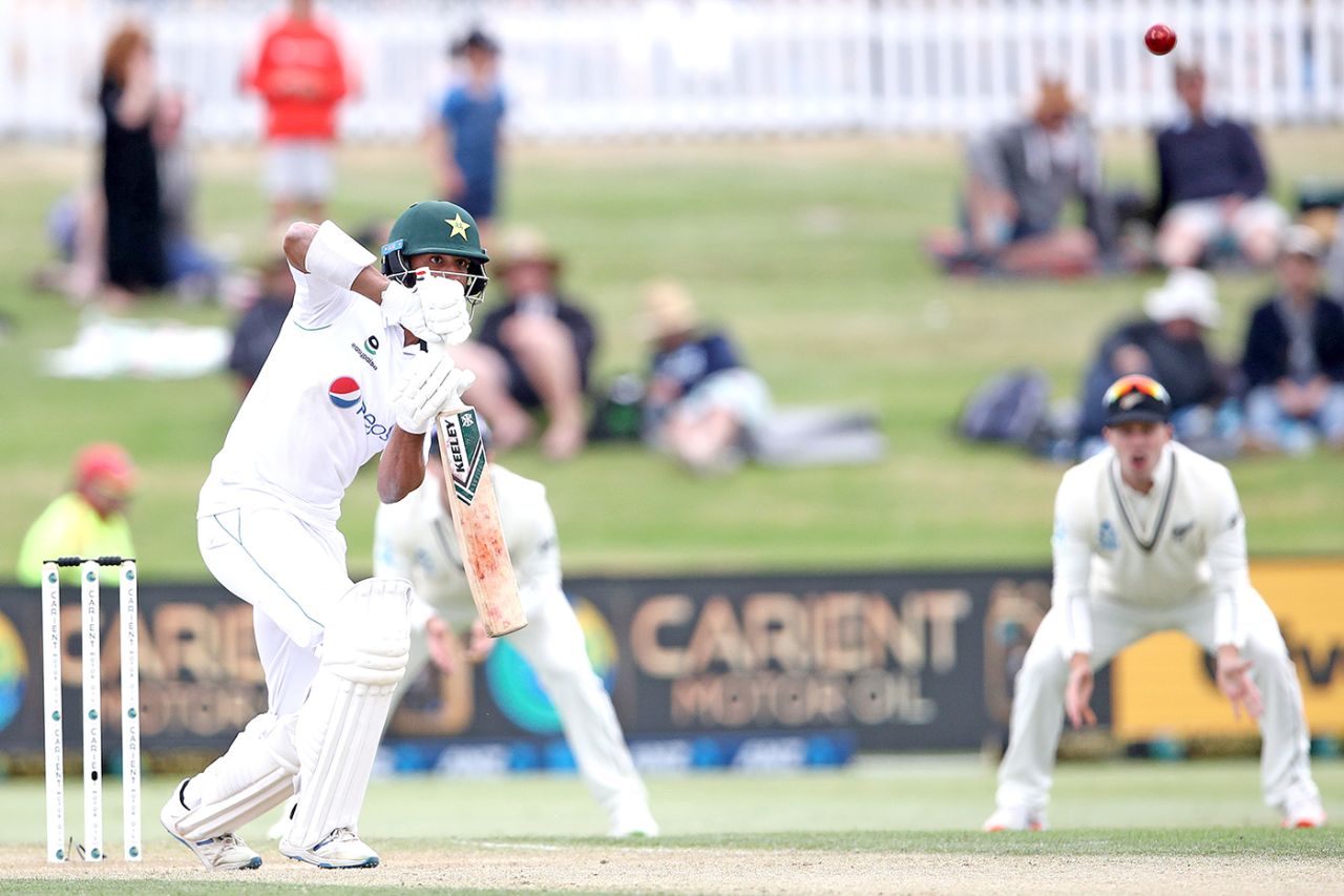 Shan Masood keeps his eyes on the ball, New Zealand vs Pakistan, 1st Test, Mount Maunganui, 2nd day, December 27, 2020