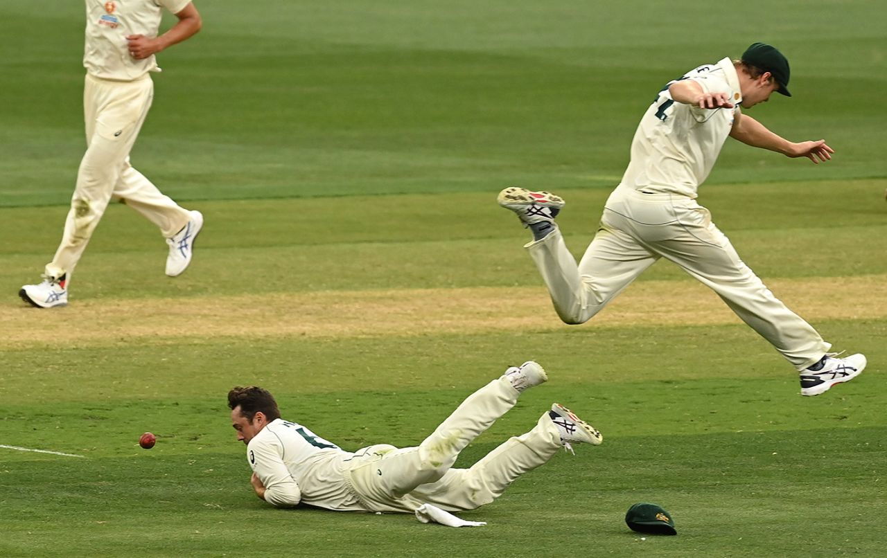 Travis Head was dumbstruck after the ball popped out of his grasp off the last ball of the day Australia v India, 2nd Test, Melbourne, 2nd day, December 27, 2020



