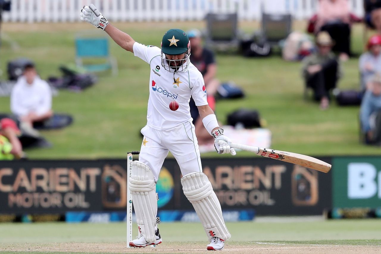 Mohammad Rizwan is surprised by some extra bounce, New Zealand vs Pakistan, 1st Test, Bay Oval, Day 3, December 28 2020

