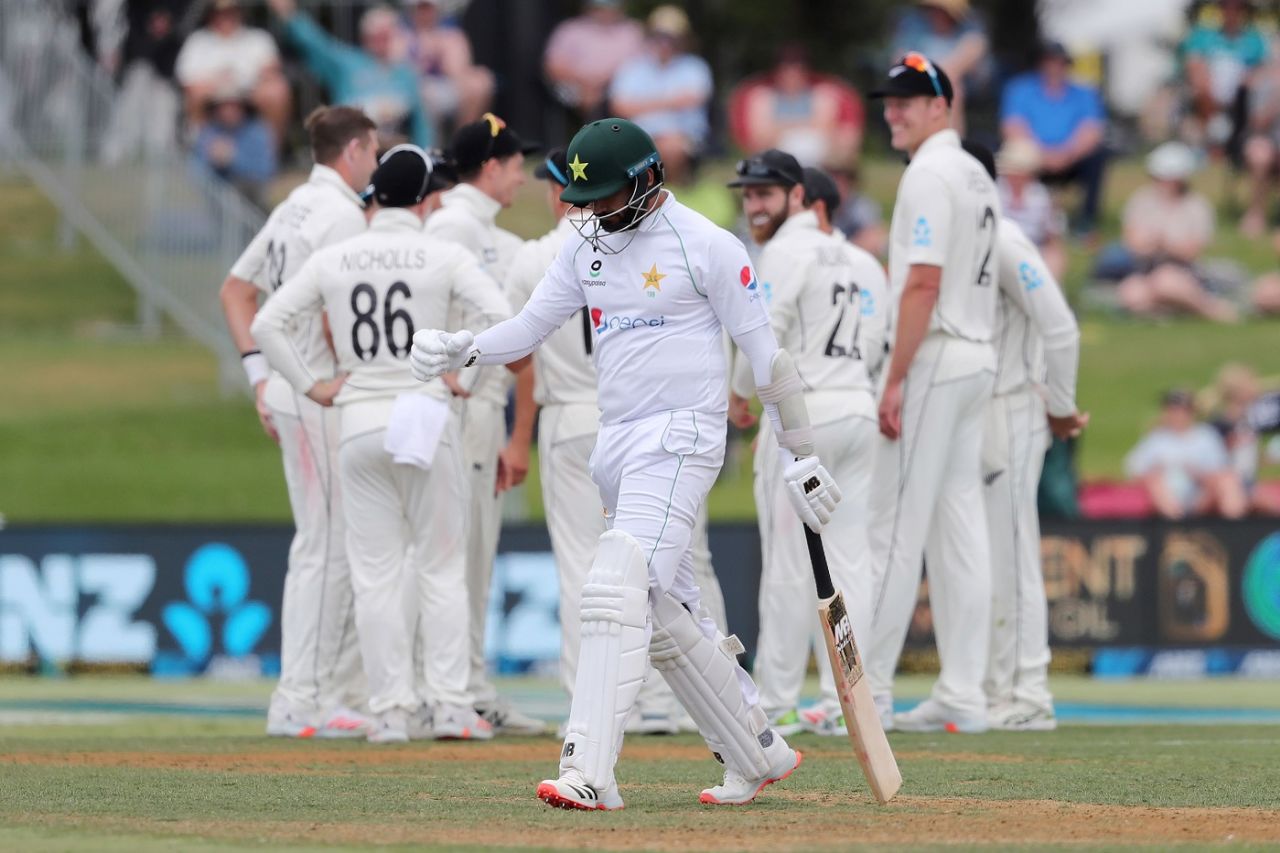 Azhar Ali nicked one to BJ Watling off Tim Southee, New Zealand vs Pakistan, 1st Test, Bay Oval, Day 3, December 28 2020

