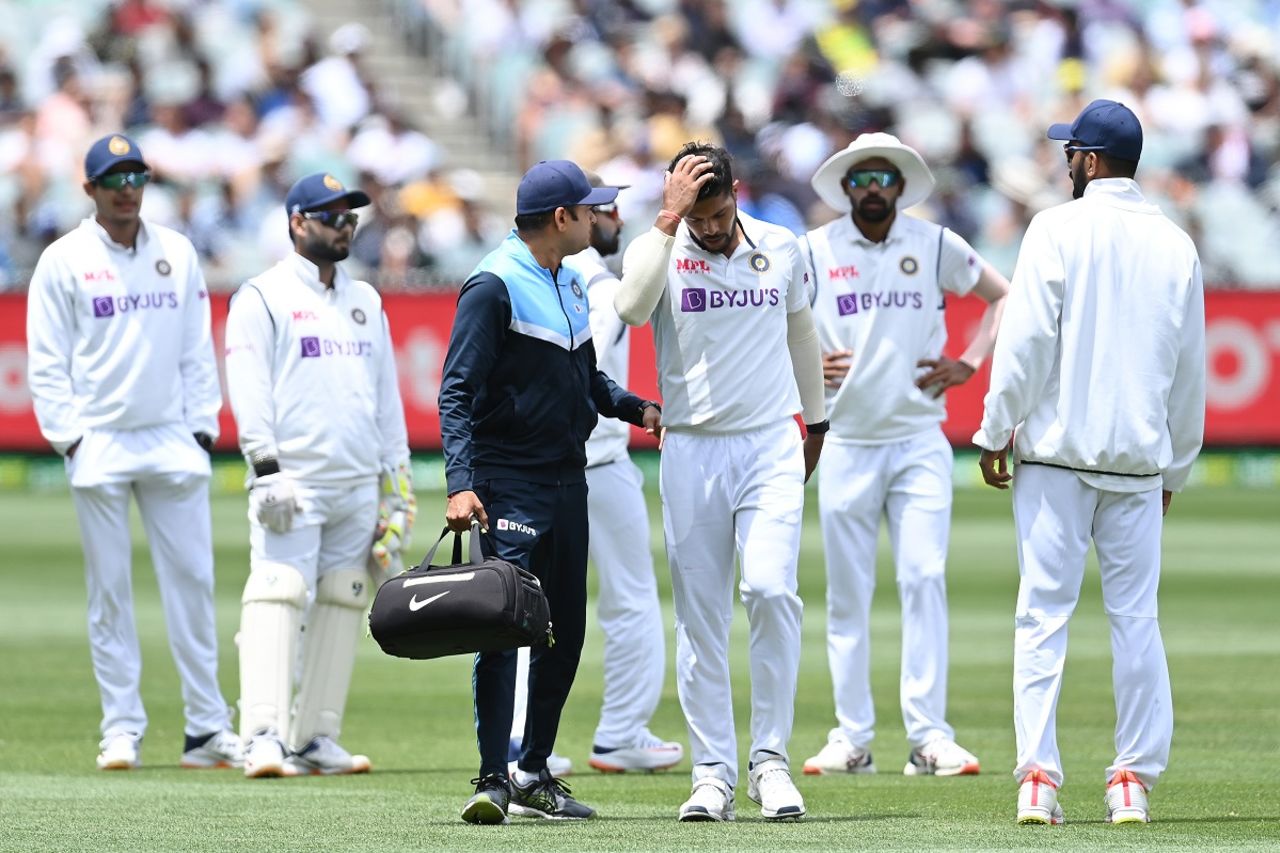 An anguished Umesh Yadav leaves the field with a leg injury, Australia v India, 2nd Test, Melbourne, 3rd day, December 28, 2020