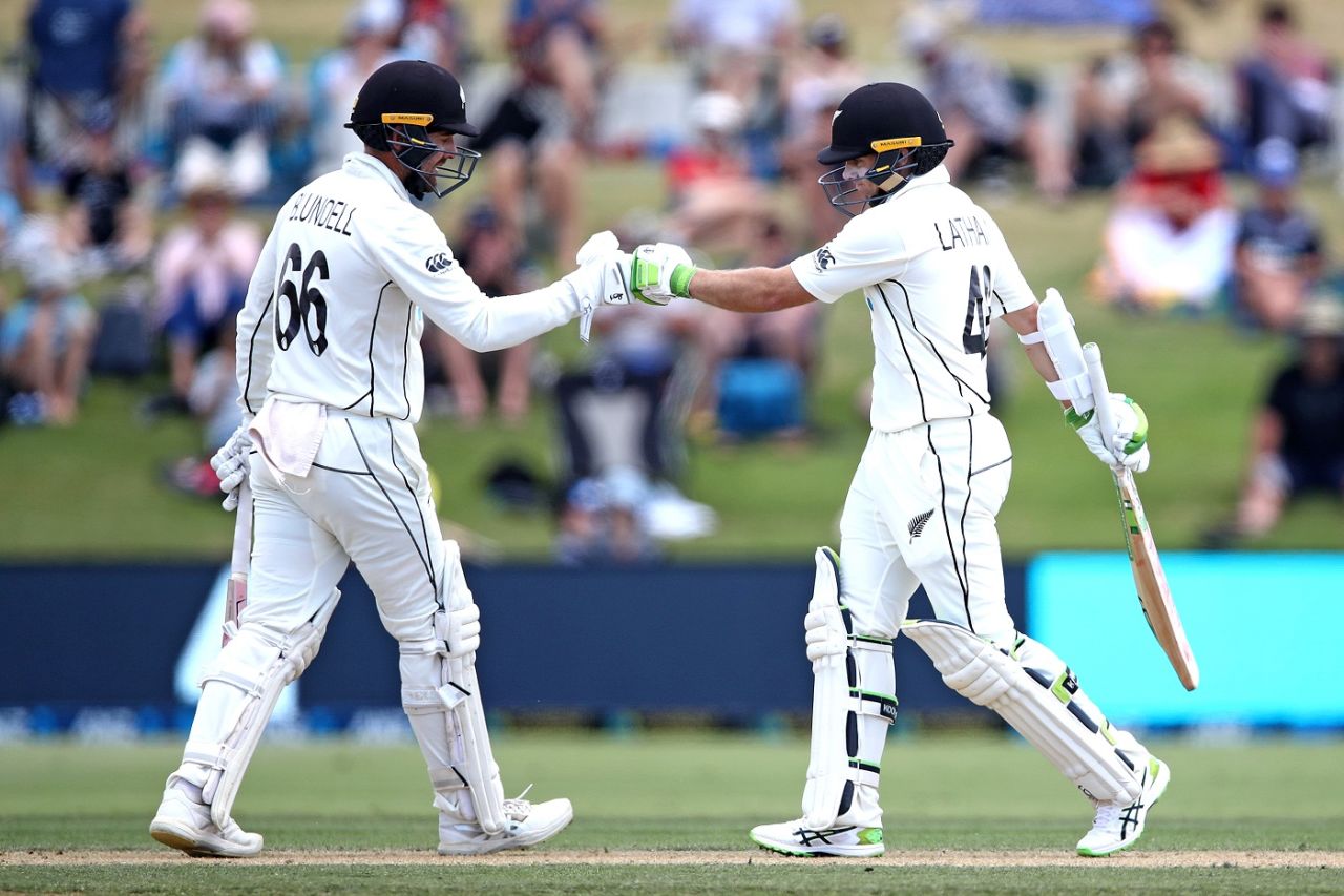 Tom Blundell and Tom Latham punch gloves, New Zealand vs Pakistan, 1st Test, Mount Maunganui, Day 4, December 29 2020

