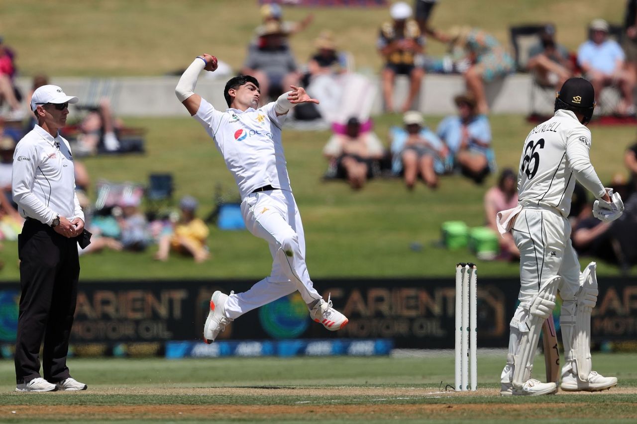 Naseem Shah gets into his delivery stride, New Zealand vs Pakistan, 1st Test, Mount Maunganui, Day 4, December 29 2020


