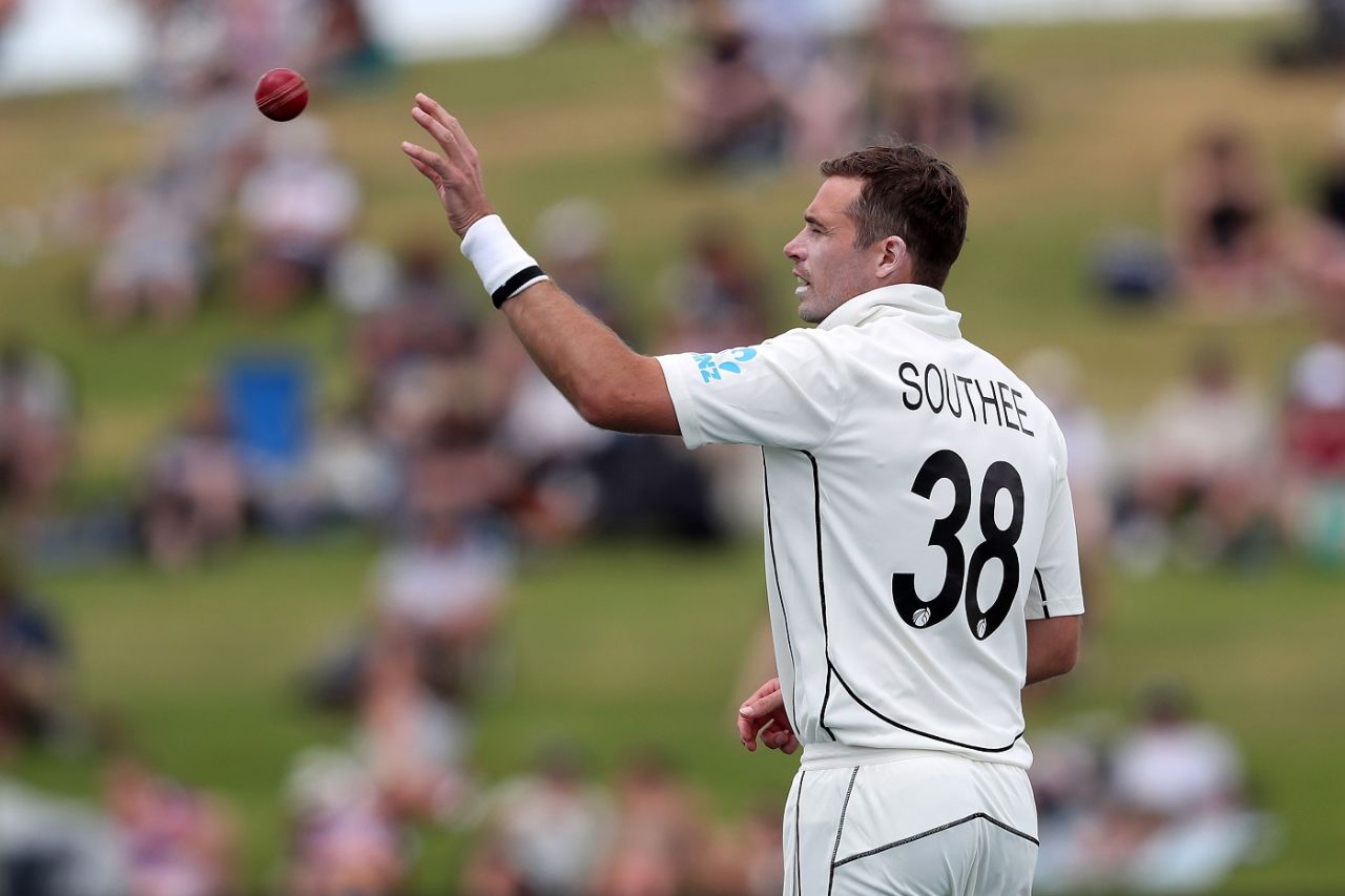 Tim Southee in action during a bowling spell, New Zealand vs Pakistan, 1st Test, Mount Maunganui, Day 4, December 29 2020


