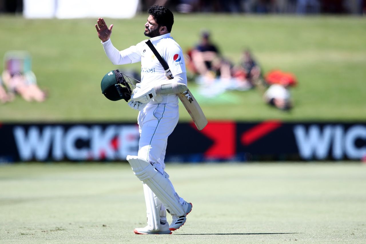 Azhar Ali practises a shot after his dismissal, New Zealand vs Pakistan, 1st Test, Mount Maunganui, Day 5, December 30 2020

