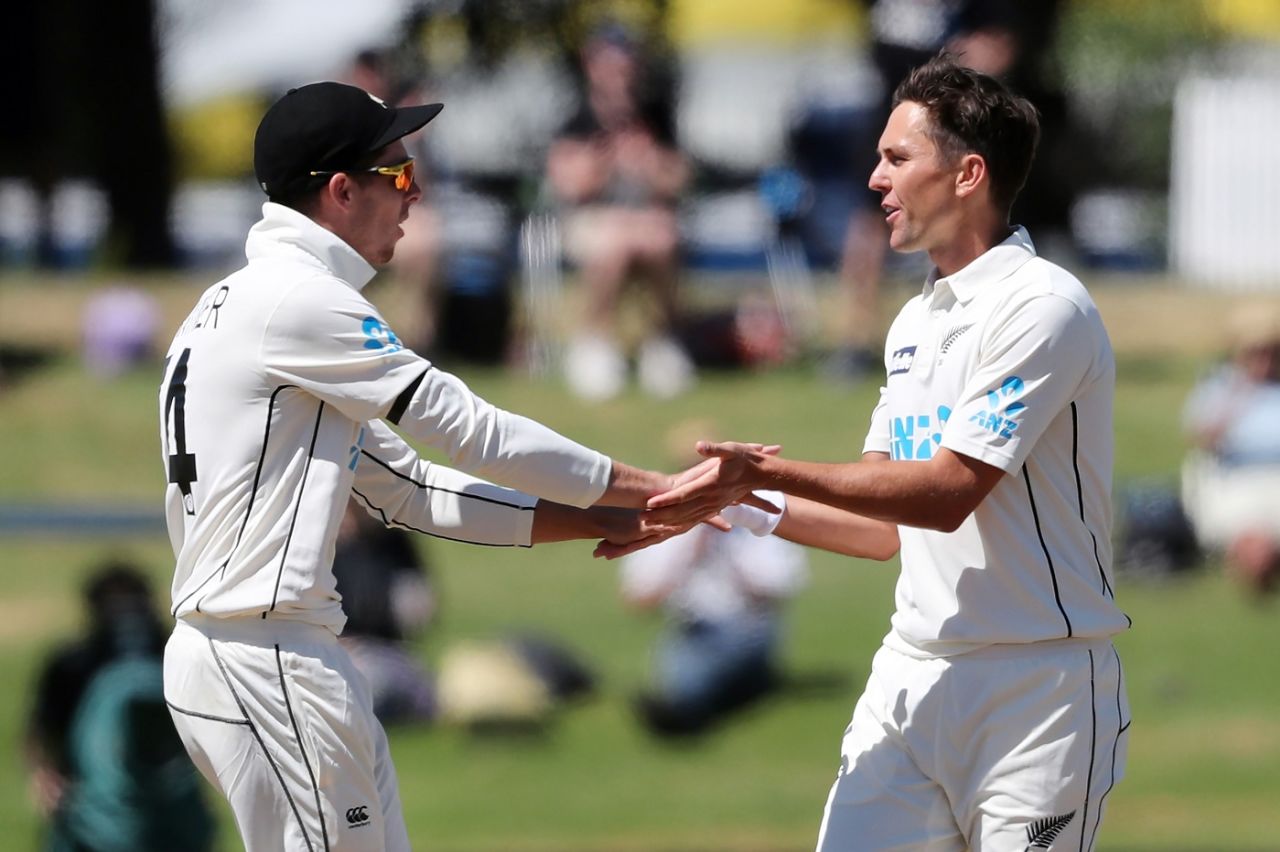 Trent Boult celebrates the early breakthrough with Mitchell Santner, New Zealand vs Pakistan, 1st Test, Mount Maunganui, Day 5, December 30 2020


