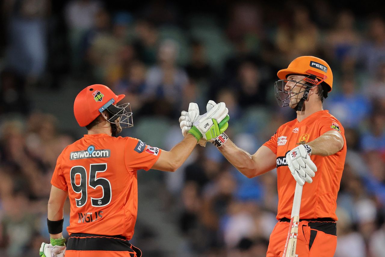 Josh Inglis and Mitchell Marsh celebrate Perth Scorchers' win, Adelaide Strikers vs Perth Scorchers, BBL 2020-21, Adelaide, December 31, 2020