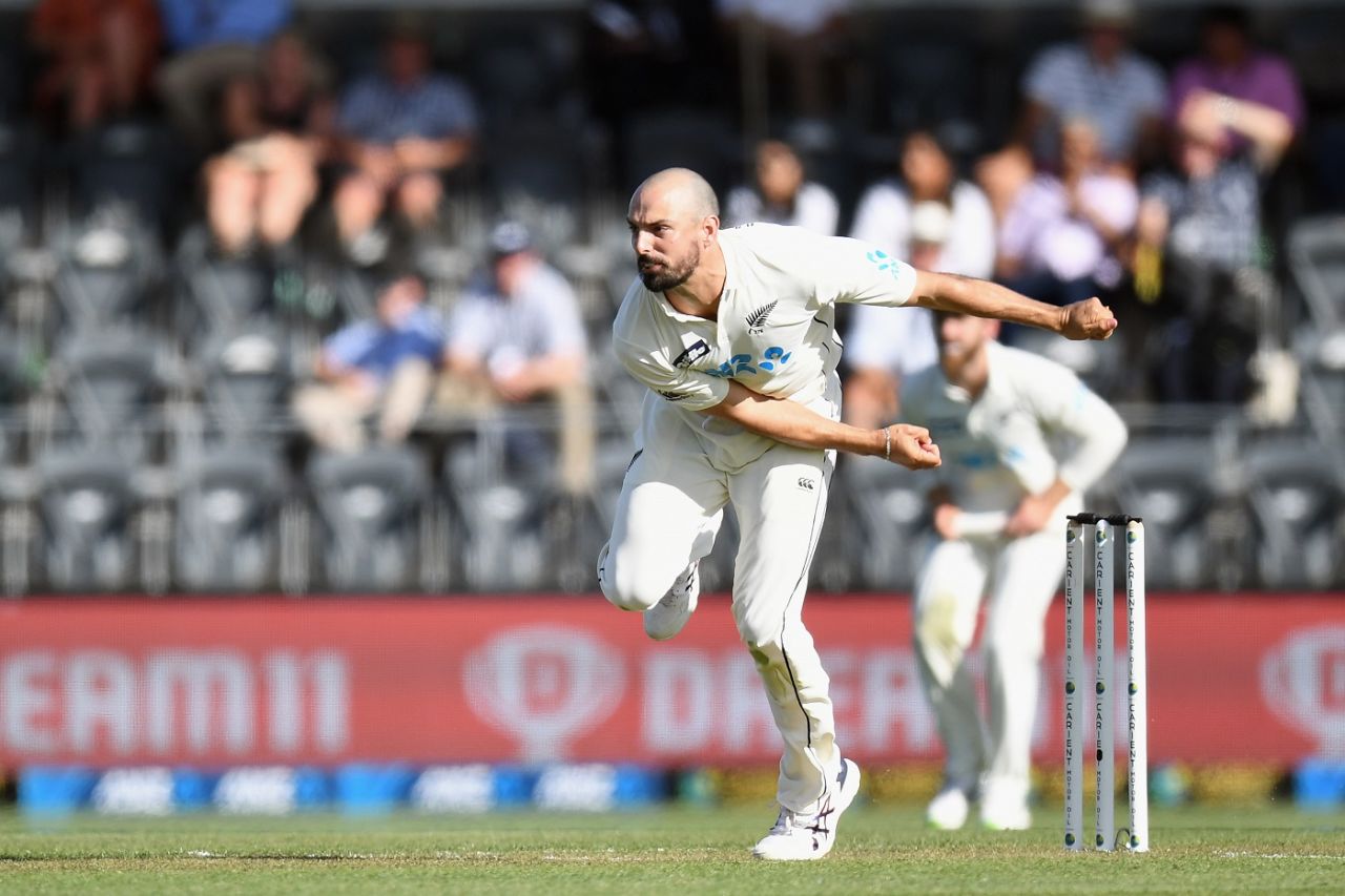 Daryl Mitchell in his follow-through, New Zealand vs Pakistan, Christchurch, 1st day, 2nd Test, January 3, 2020