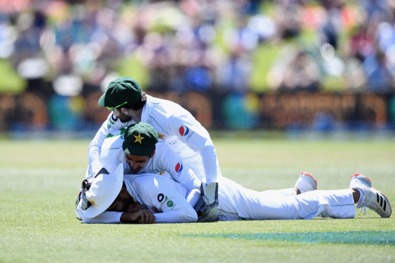 Haris Sohail's reflexes at slip helped dismiss Tom Latham, New Zealand v Pakistan, 2nd Test, Christchurch, 2nd day, January 4, 2021