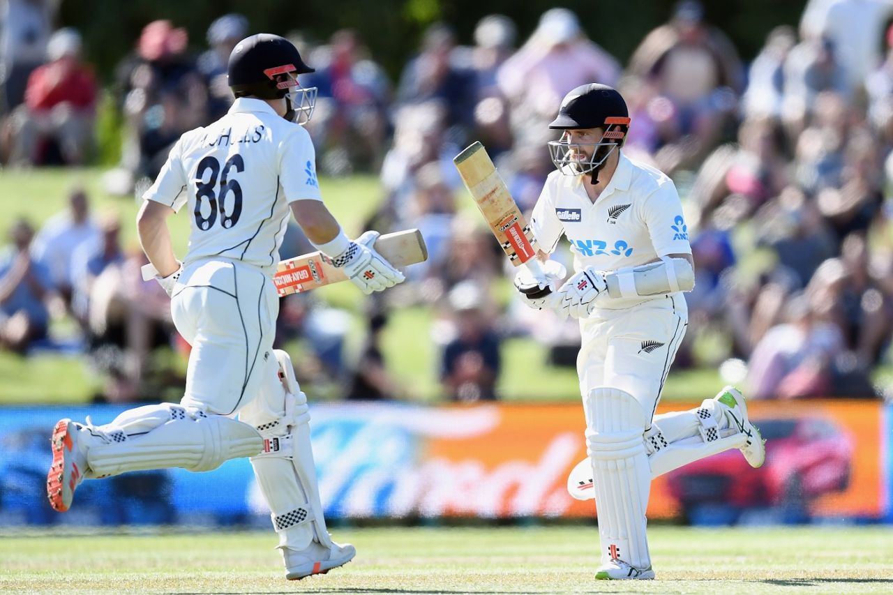 Henry Nicholls and Kane Williamson dash across for a single, New Zealand vs Pakistan, 2nd Test, Christchurch, 2nd day, January 4, 2021
