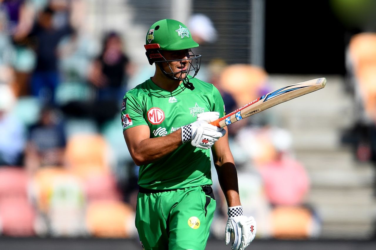Marcus Stoinis acknowledges the applause for his fifty, Hobart Hurricanes vs Melbourne Stars, BBL 2020-21, Hobart, January 4, 2021
