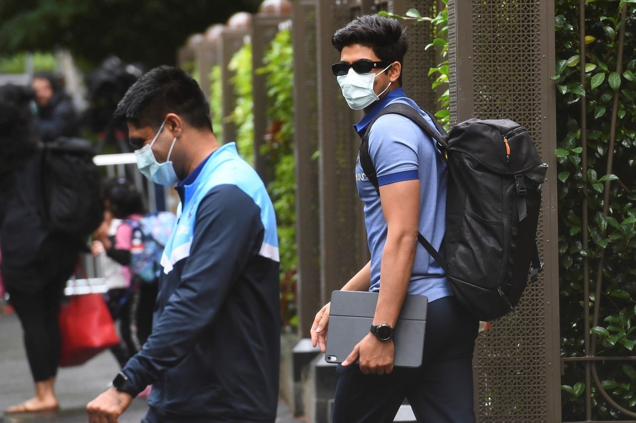 Shubman Gill leaves the team hotel in Melbourne for the flight to Sydney, Melbourne, January 4, 2021