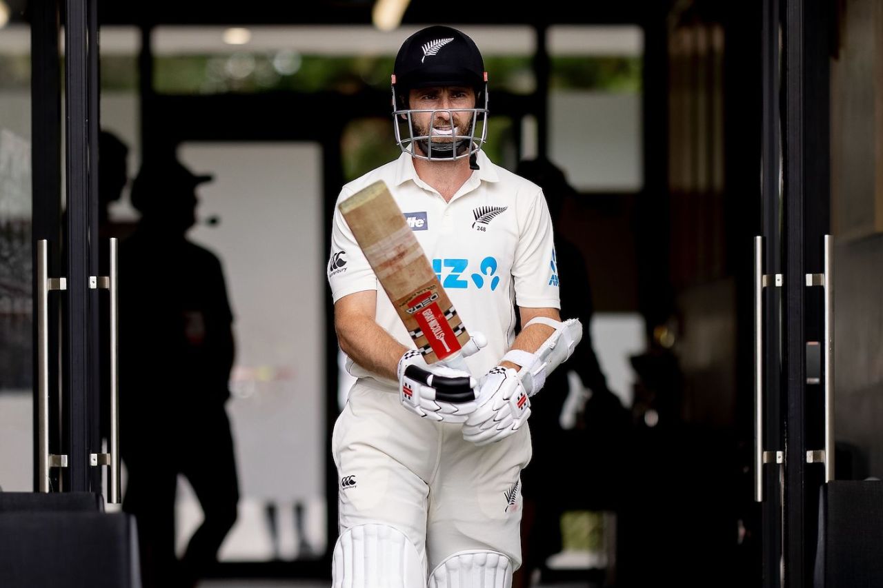 Kane Williamson walks out to bat after lunch, New Zealand v Pakistan, 2nd Test, Christchurch, 3rd day, January 5, 2021