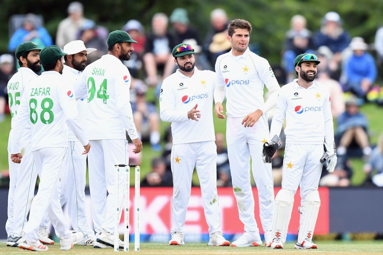 Shaheen Afridi is congratulated after getting rid of BJ Watling, New Zealand v Pakistan, 2nd Test, Christchurch, 3rd day, January 5, 2021