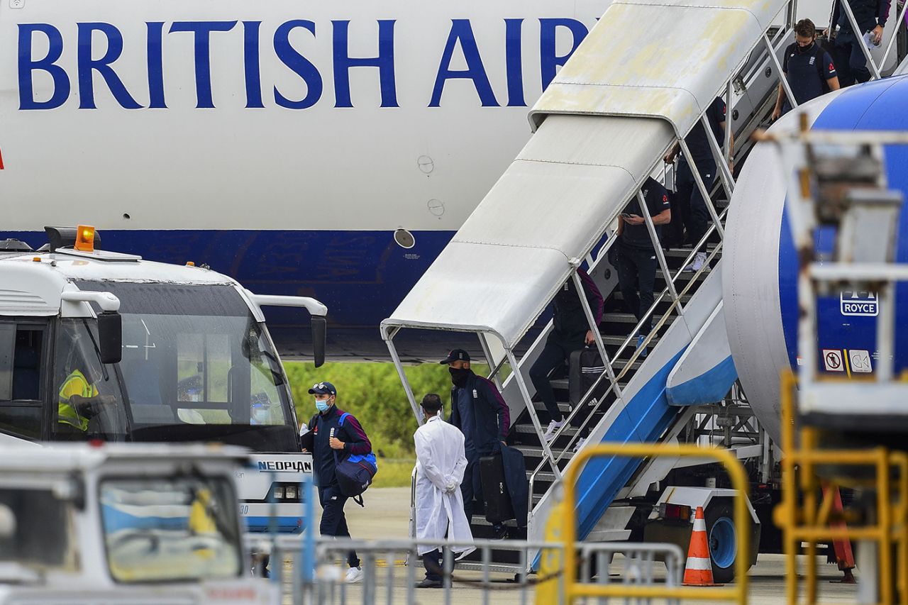 Moeen Ali walks off the plane as England touch down in Sri Lanka, England tour of Sri Lanka, January 3, 2020