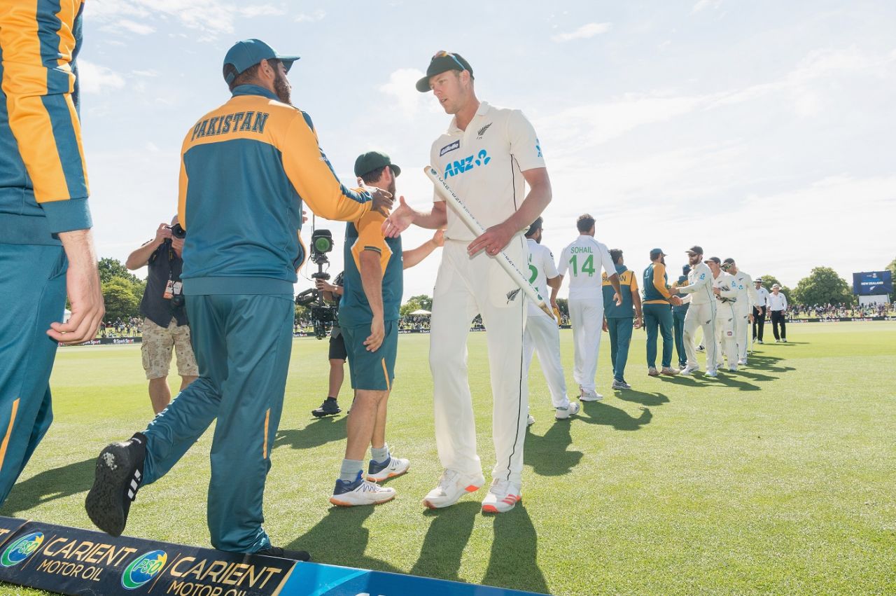 Kyle Jamieson, who picked up 11 wickets in the match, carries a souvenir on his way out, New Zealand vs Pakistan, 2nd Test, Christchurch, 4th day, January 6, 2021
