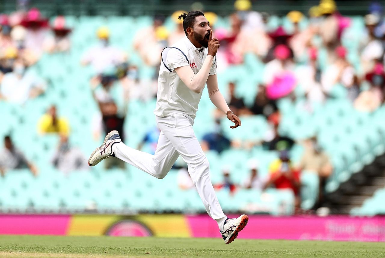 Mohammed Siraj has silenced Australia's opening stand with the wicket of David Warner, Australia v India, 3rd Test, Sydney, 1st day, January 7, 2021