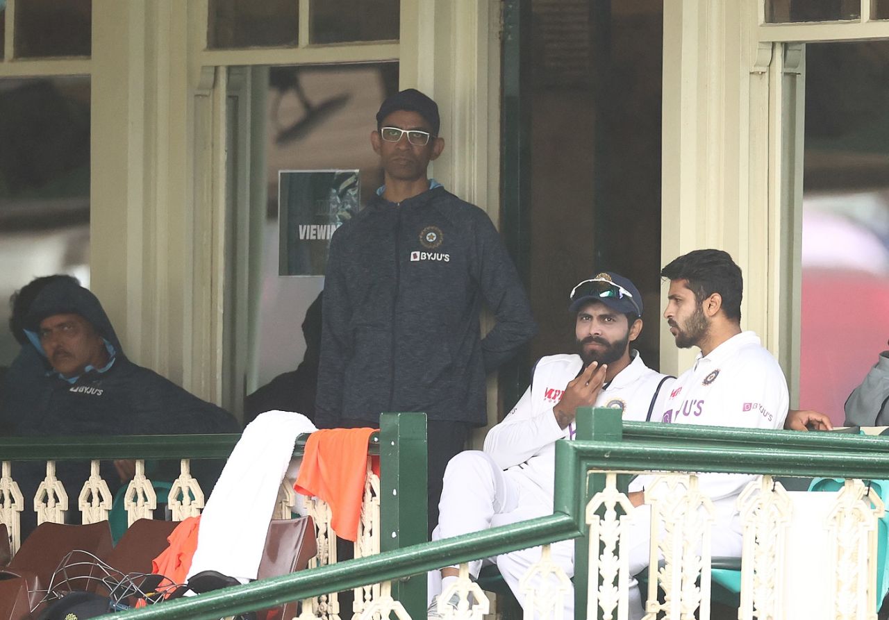 India head coach Ravi Shastri, physio Nitin Patel, and players Ravindra Jadeja and Shardul Thakur look on during the rain delay, Australia vs India, 3rd Test, Sydney, 1st day, January 7, 2021