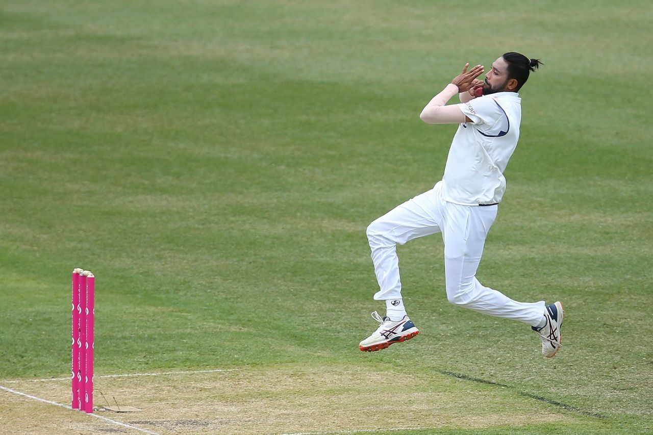 Mohammed Siraj steams in, Australia vs India, 3rd Test, Sydney, 2nd day, January 8, 2021
