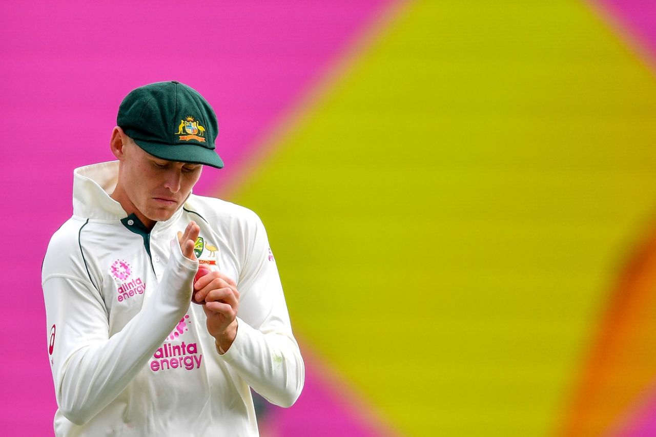 Marnus Labuschagne shines the ball, Australia vs India, 3rd Test, Sydney, 2nd day, January 8, 2021