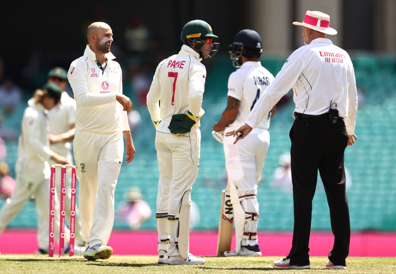 Tim Paine has a word with umpire Paul Wilson after a review in Nathan Lyon's over, Australia vs India, 3rd Test, Sydney, 3rd day, January 9, 2021