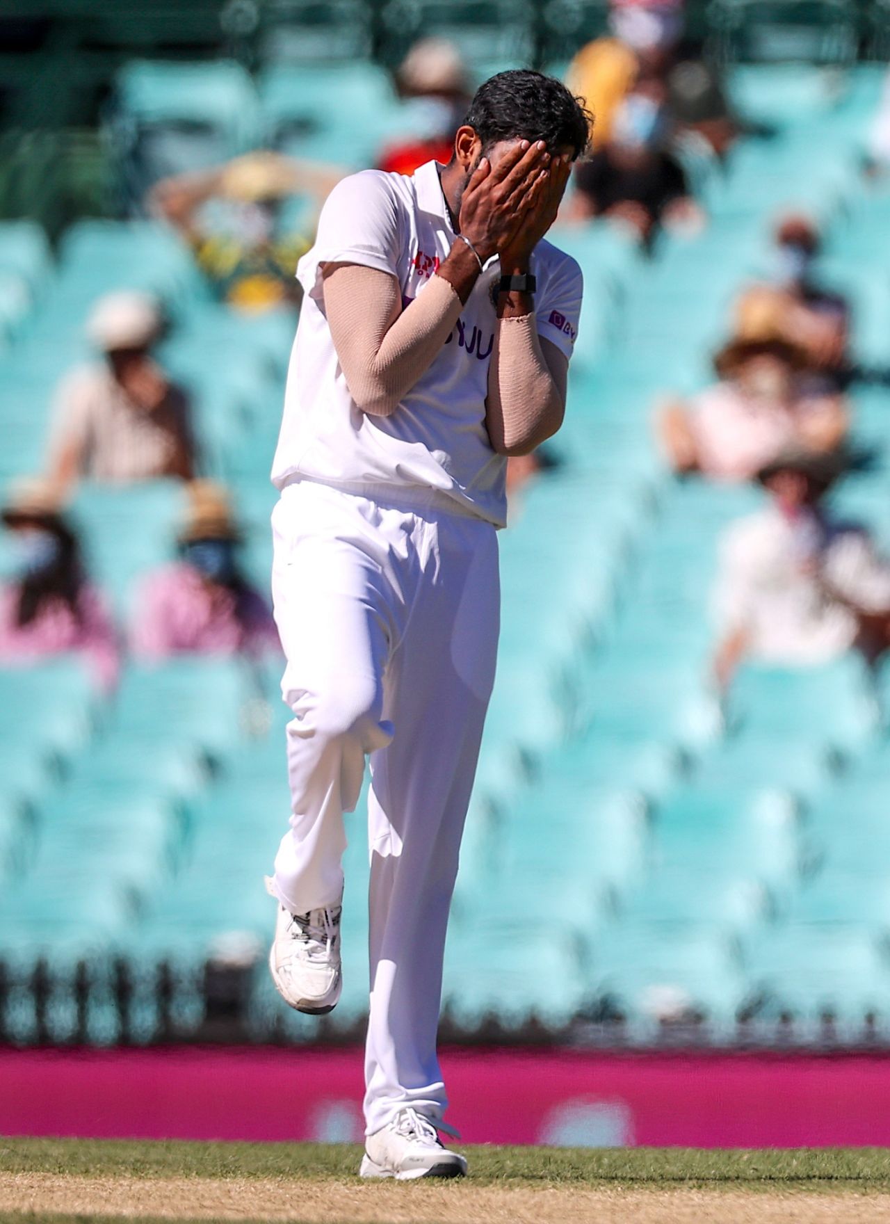 Jasprit Bumrah reacts after a catch is put down off his bowling, Australia vs India, 3rd Test, Sydney, 4th day, January 10, 2021