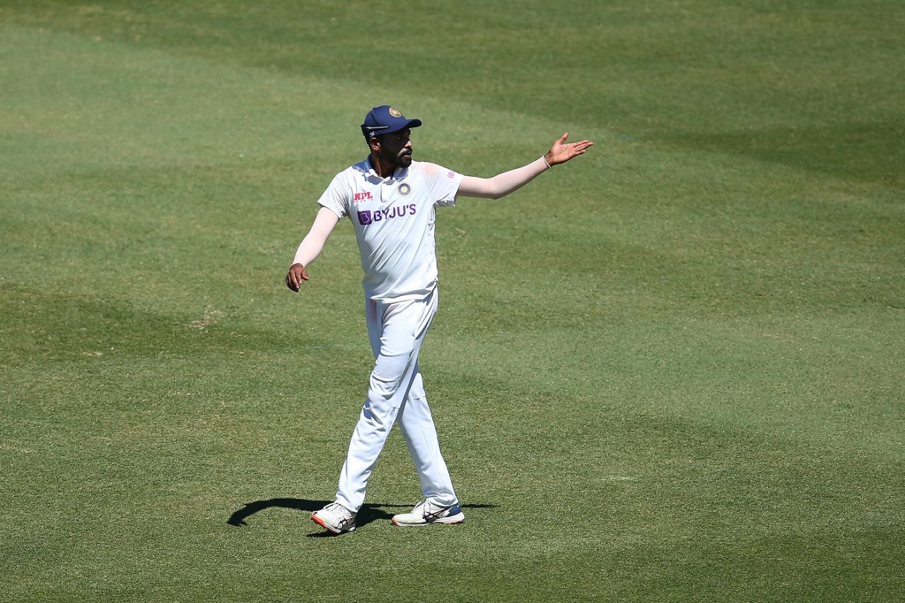 Mohammed Siraj points in the direction of the stands at the SCG from where spectators directed abuse at him, Australia vs India, 3rd Test, Sydney, 4th day, January 10, 2021