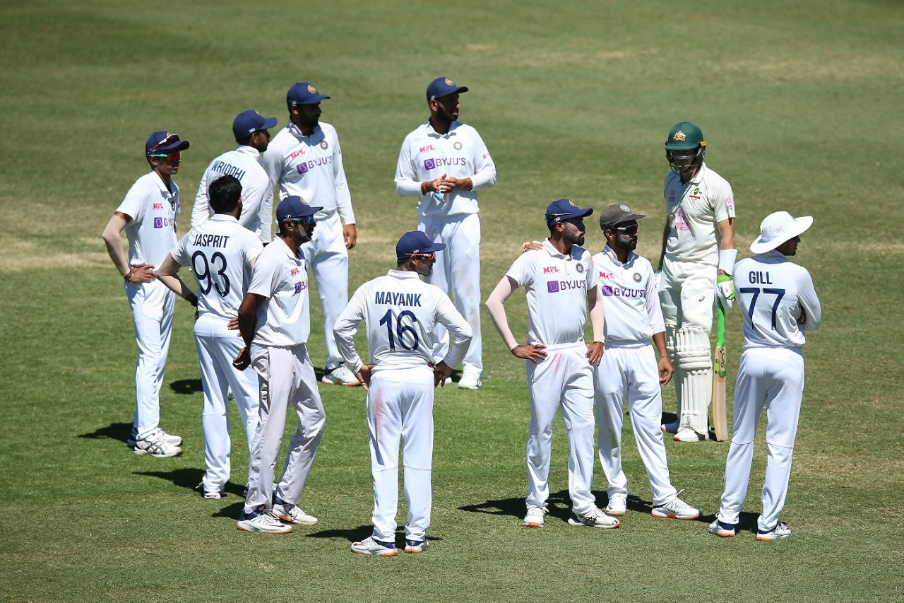 The Indian players gather around Mohammed Siraj and Ajinkya Rahane as abusive spectators in the stands are dealt with, Australia vs India, 3rd Test, Sydney, 4th day, January 10, 2021