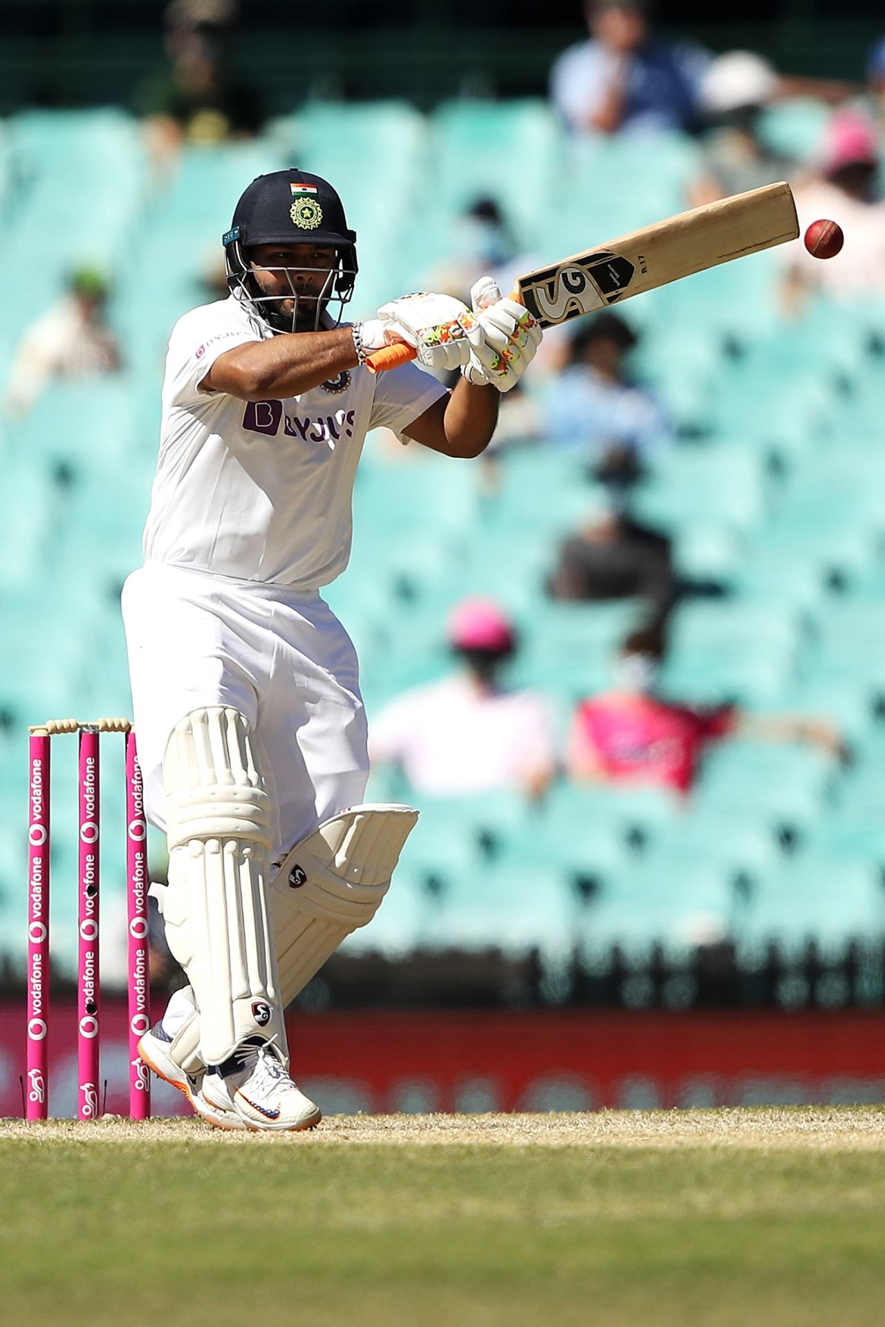 Rishabh Pant took the bowling on, injured elbow and all, Australia vs India, 3rd Test, Sydney, 5th day, January 11, 2021